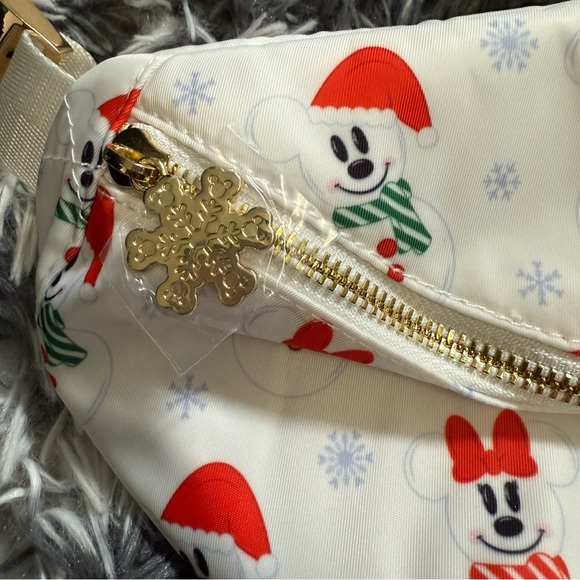 Cakeworthy Mickey & Minnie Scented Fanny Pack Belt Bad with Snowmen NWT - Picture 9 of 11